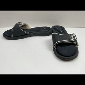 Women’s Nike Memory Foam Slip On Sandel’s size 9